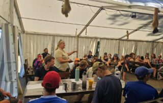 Eberns Bürgermeisterin Isabell Zimmer zu Besuch beim "Inklusiven Zeltlager".